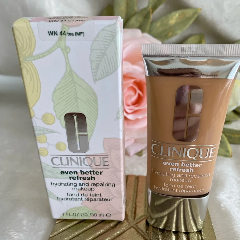 Clinique Even Better Refresh Foundation WN 44 TEA